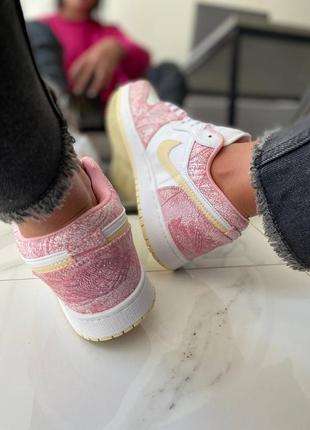 Nike air jordan low pink yellow новинка женские розовые трендовые кроссовки найк джордан демисезонные весна літо осінь рожеві модні кросівки10 фото