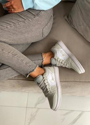 Nike air jordan low grey camo новинка женские серые камуфляжные кроссовки найк джордан демисезон весна літо осінь жіночі сірі кросівки тренд6 фото