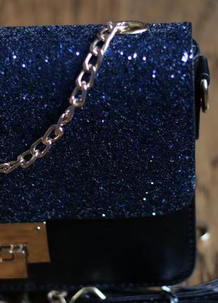 Нарядный черный клатч-сумочка с синими блестками и на золотистой цепочке!5 фото