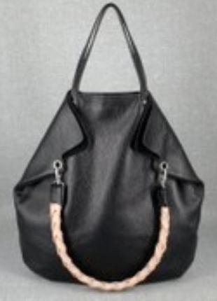 Объемная женская сумка из натуральной черной кожи8 фото