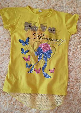 Футболочка з гарною спинкою