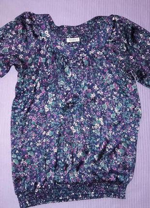 Яркая блузка