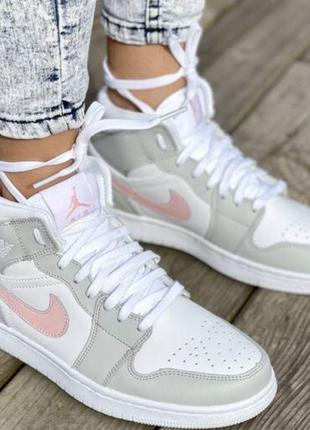 Кроссовки женские высокие nike air jordan 1 retro2 фото