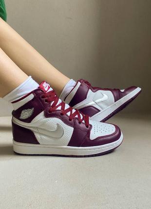 Nike quantity jordan 1 retro og bordeaux новинка женские высокие бордовые кроссовки найк джордан весна лето осень жіночі бордові трендові кросівки демісезон4 фото