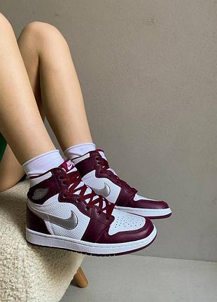 Nike quantity jordan 1 retro og bordeaux новинка женские высокие бордовые кроссовки найк джордан весна лето осень жіночі бордові трендові кросівки демісезон8 фото
