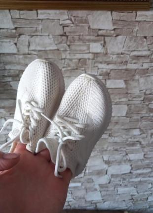 Літні кросовочки изики.