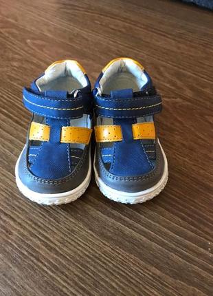 Дитячі сандалі для хлопчика