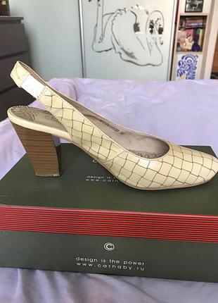 Англійські елегантні туфлі з натуральної шкіри, одягнені один раз