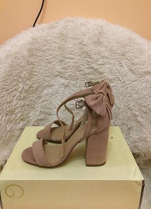 Босоніжки жіночі стильна модель