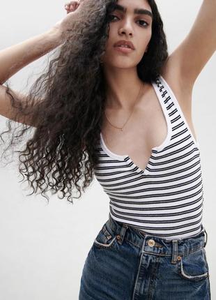 Базовое трикотажное боди в рубчик от zara майка зара боді в рубчик з вирізом