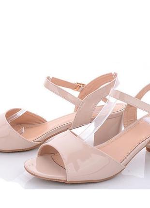 Бежеві лакові босоніжки на підборах великого розміру