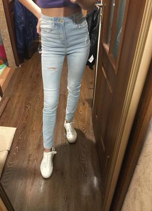 Крутые светлые джинсы stradivarius jeans super high waist