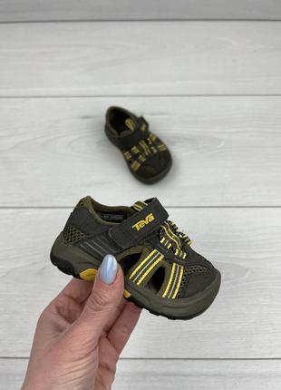 Оригінальні дитячі кросівки teva