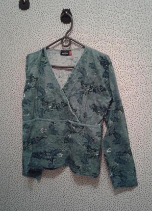 Трикотажная кофточка