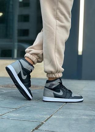 Nike air jordan retro 1 black grey новинка демисезонные женские высокие кроссовки найк джорданы серые весна літо осінь жіночі сірі чорні кросівки