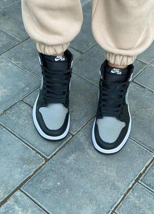 Nike air jordan retro 1 black grey новинка женские высокие кроссовки найк джордан черные весна лето осень жіночі сірі чорні кросівки7 фото