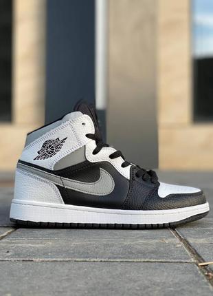 Nike air jordan retro 1 black white новинка женские высокие белые черные кроссовки найк джордан черные весна лето осень жіночі білі чорні кросівки