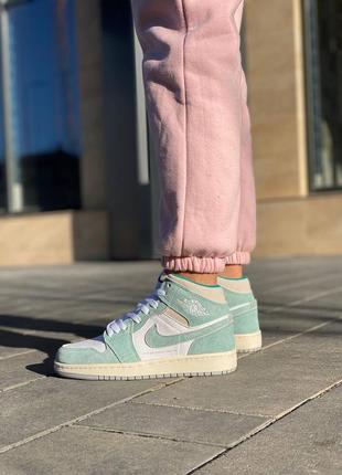 Nike air jordan retro 1 turbo green новинка женские высокие бирюзовые кроссовки натуральная замша найк джордан весна лето осень бірюзові кросівки6 фото