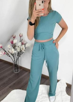 Стильный прогулочный костюм в ассортименте