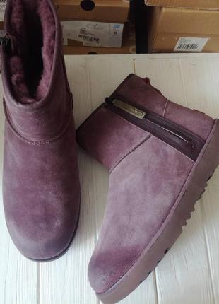 Продам новые зимние угги ugg m classic mini zip waterproof