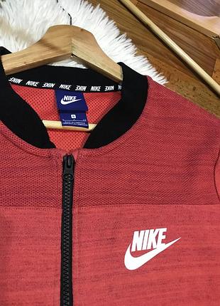 Оригінальний бомбер від nike 6