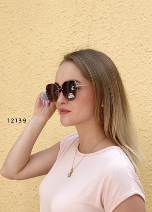 Коричневі сонцезахисні окуляри лінза polarized к. 121392 фото