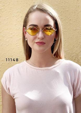 Сонцезахисні окуляри у вигляді губ з жовтими лінзами к. 111481 фото