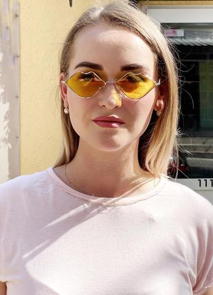 Сонцезахисні окуляри у вигляді губ з жовтими лінзами к. 111487 фото