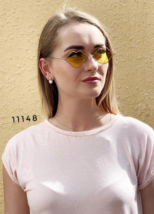 Сонцезахисні окуляри у вигляді губ з жовтими лінзами к. 111485 фото