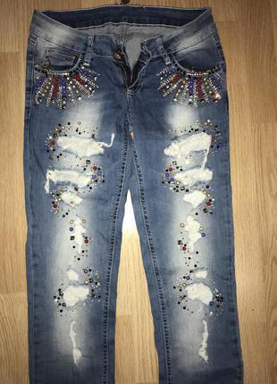 Рваные джинсы в стразах zara1 фото