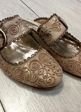 Закрытые кожаные шлепанцы renzoni 36, 37, 39