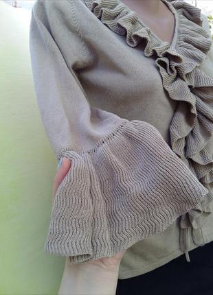 Бежевая кофта свитер реглан с рюшами рукавами клеш нюдовая4 фото