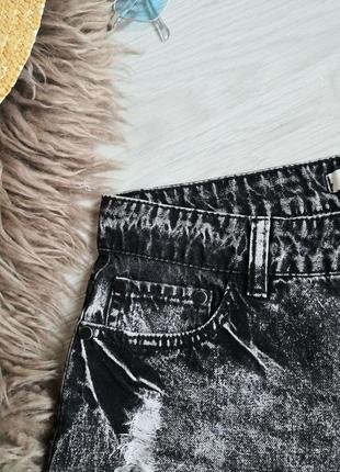 Серые мармуровые винтажные джинсовые шорты с подворотнями7 фото