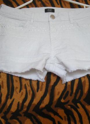 Шорти жіночі,білосніжні"f & f"р. 10,пакистан.