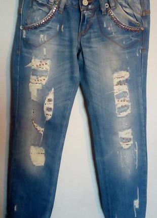 Офигенные стильные джинсы!бренд:rossodisera