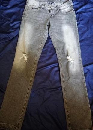 Джинсы скинни потёртости на коленках