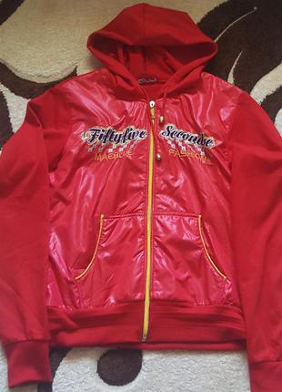 Спортивная кофточка