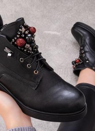 Женские ботинки черные утепленные классические на каблуке 4см язычок с бусинками 36-41 новинка5 фото