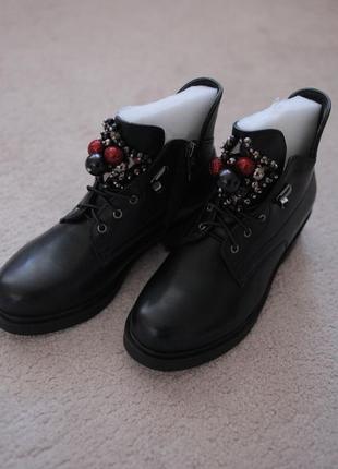 Женские ботинки черные утепленные классические на каблуке 4см язычок с бусинками 36-41 новинка6 фото