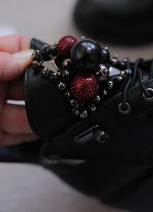 Женские ботинки черные утепленные классические на каблуке 4см язычок с бусинками 36-41 новинка9 фото