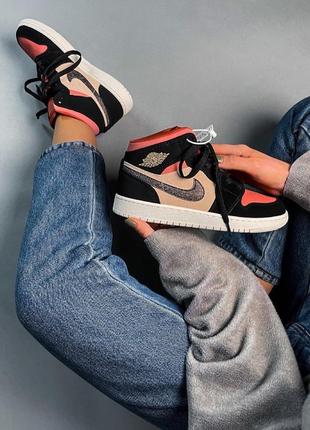 Женские кроссовки