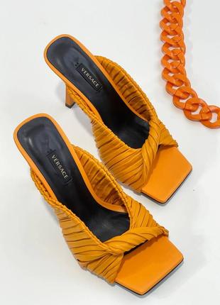 Мюли сабо женские кожаные оранжевые в стиле versace