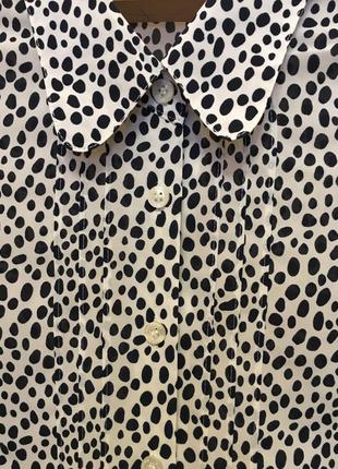 Очень красивая и стильная брендовая блузка.