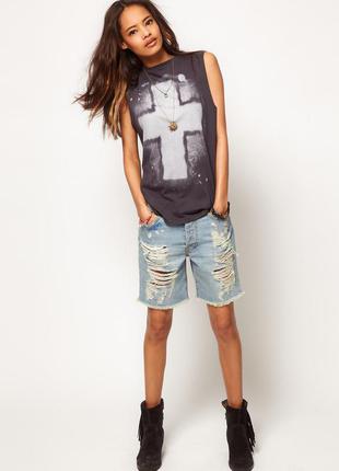 Крутые рваные шорты на высокую талию