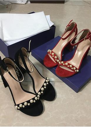 Босоніжки жіночі stuart weitzman (стюарт вайцман) morepearls чорні замшеві з перлинами в наявності4 фото