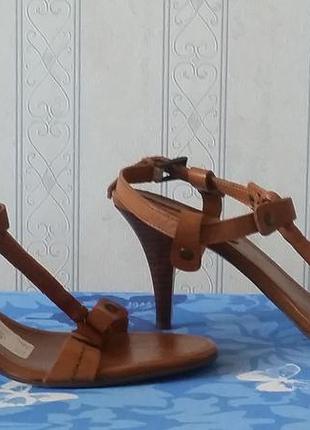 Крутые босоножки