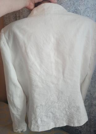 Білий лляний жакет з вишивкою3 фото