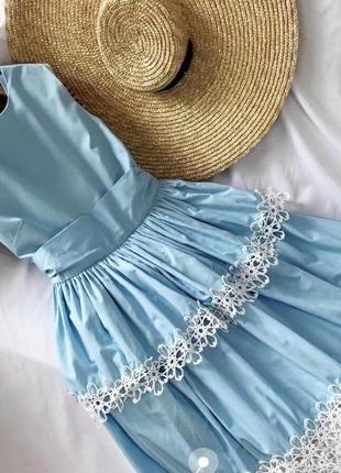 Платье нарядное голубое с белым кружевом в наличии2 фото
