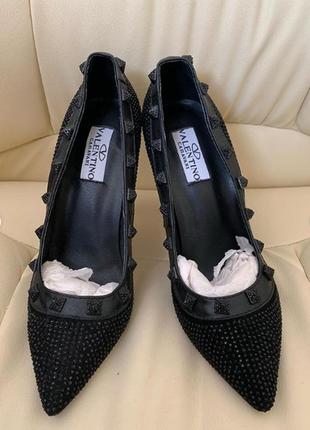 Туфли в стиле valentino лодочки черные замшевые со стразами в наличии7 фото