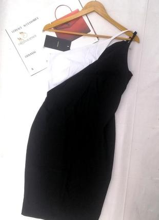 Черное белое платье на одно плечо по фигуре молния сзади vesper6 фото
